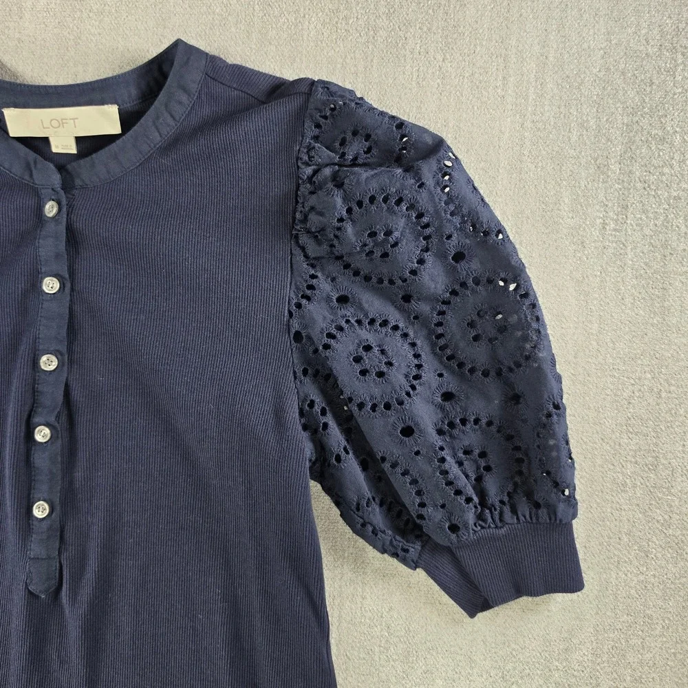 LOFT Henley Top Womens Medium Navy Blue Eyelet Lace Puff Sleeve Ribbed Knit‎